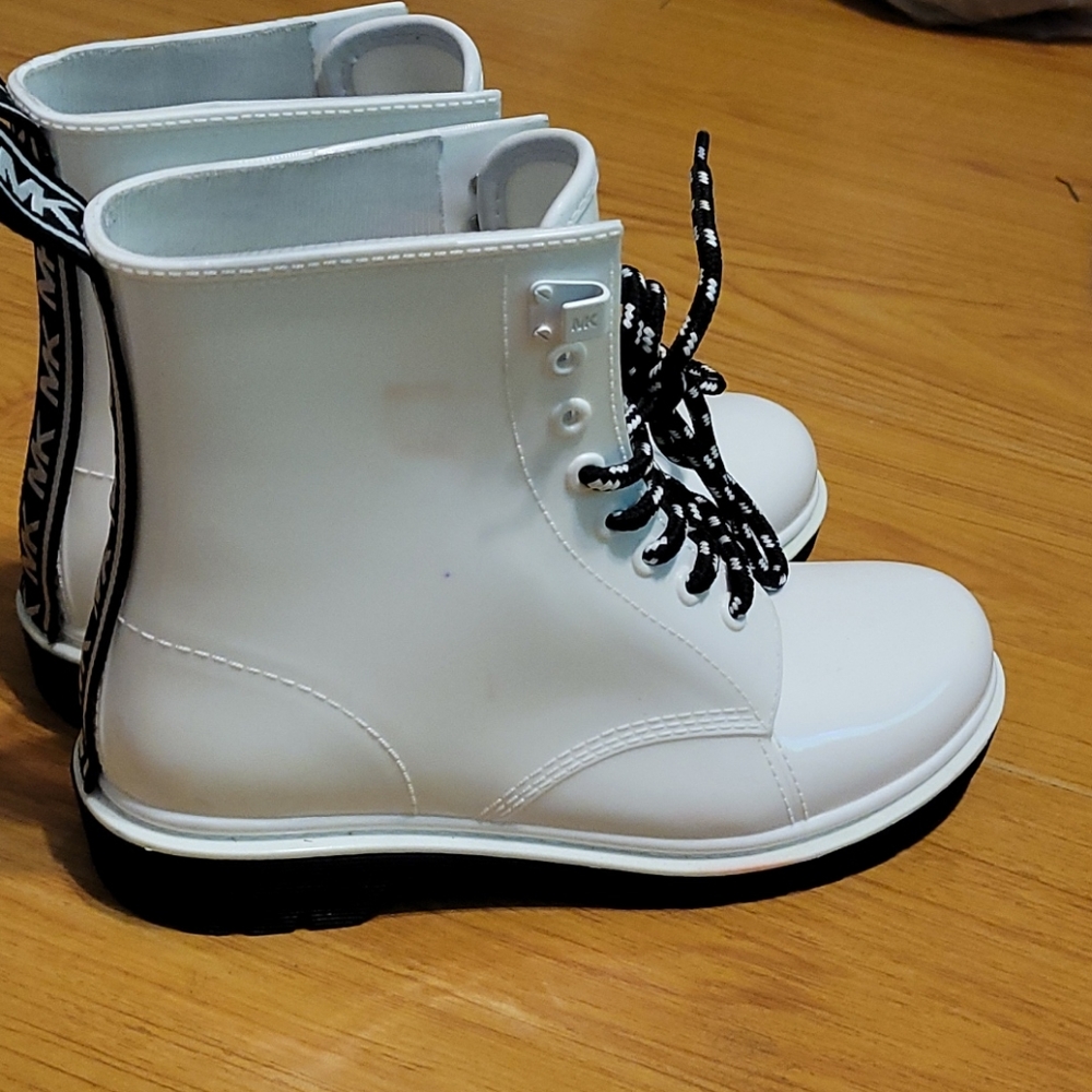 Michael Kors Boots - Picture 7 of 9